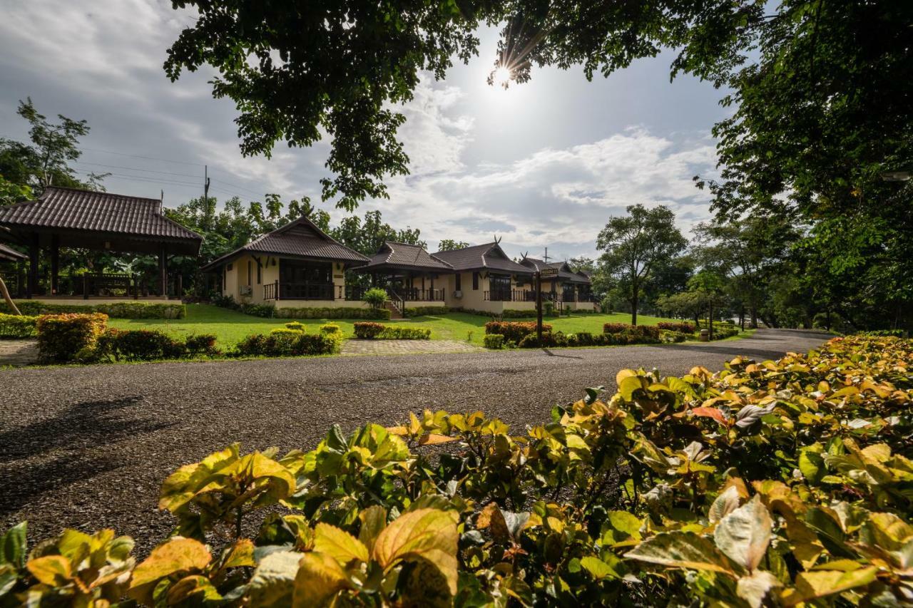 Doi Inthanon Riverside Resort Chom Thong Exteriör bild
